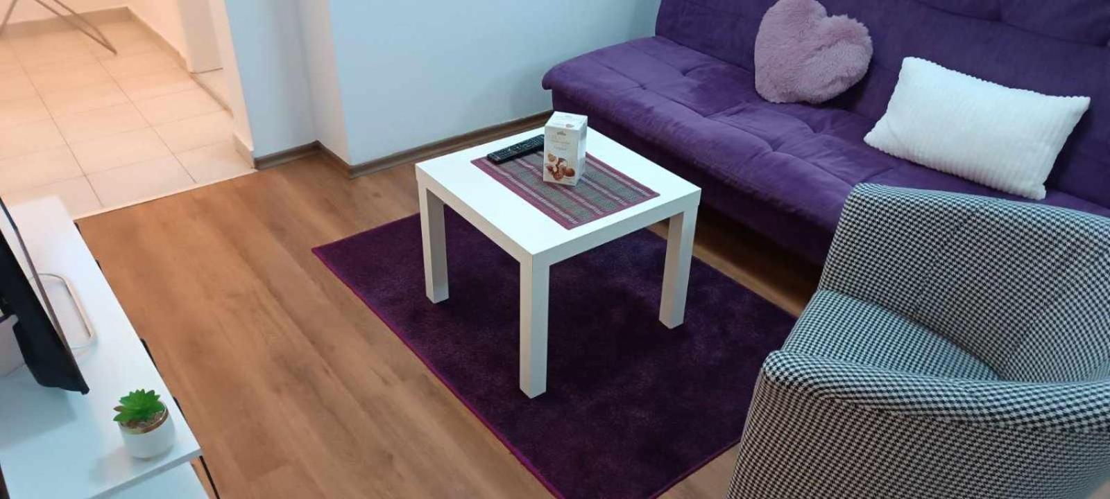 Lovely Square Apartment Purple Velvet Скопье Экстерьер фото