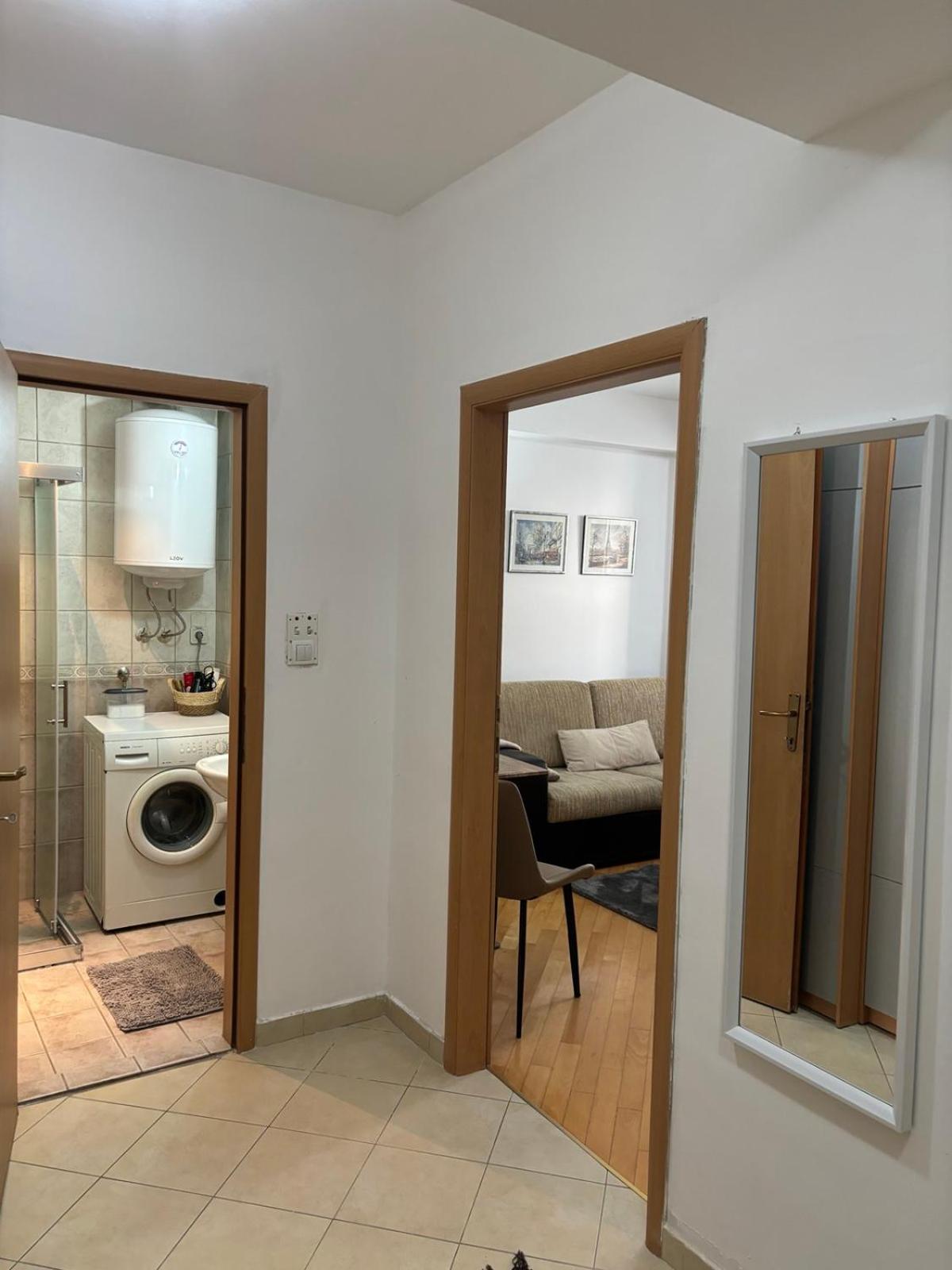 Lovely Square Apartment Purple Velvet Скопье Номер фото