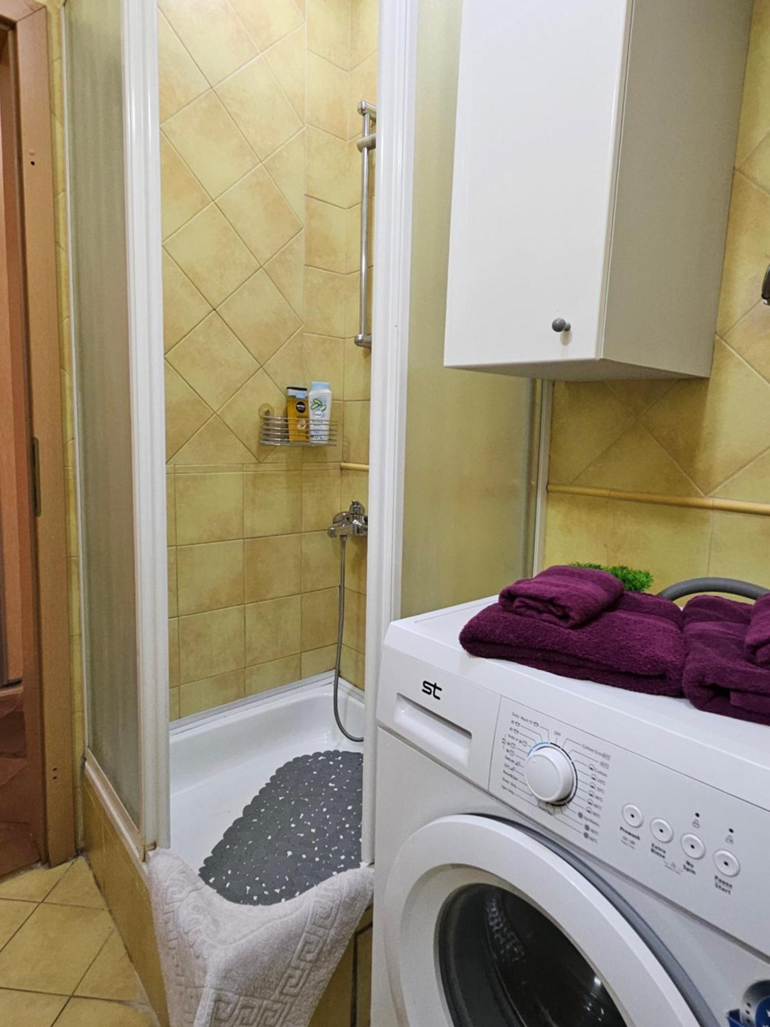 Lovely Square Apartment Purple Velvet Скопье Номер фото