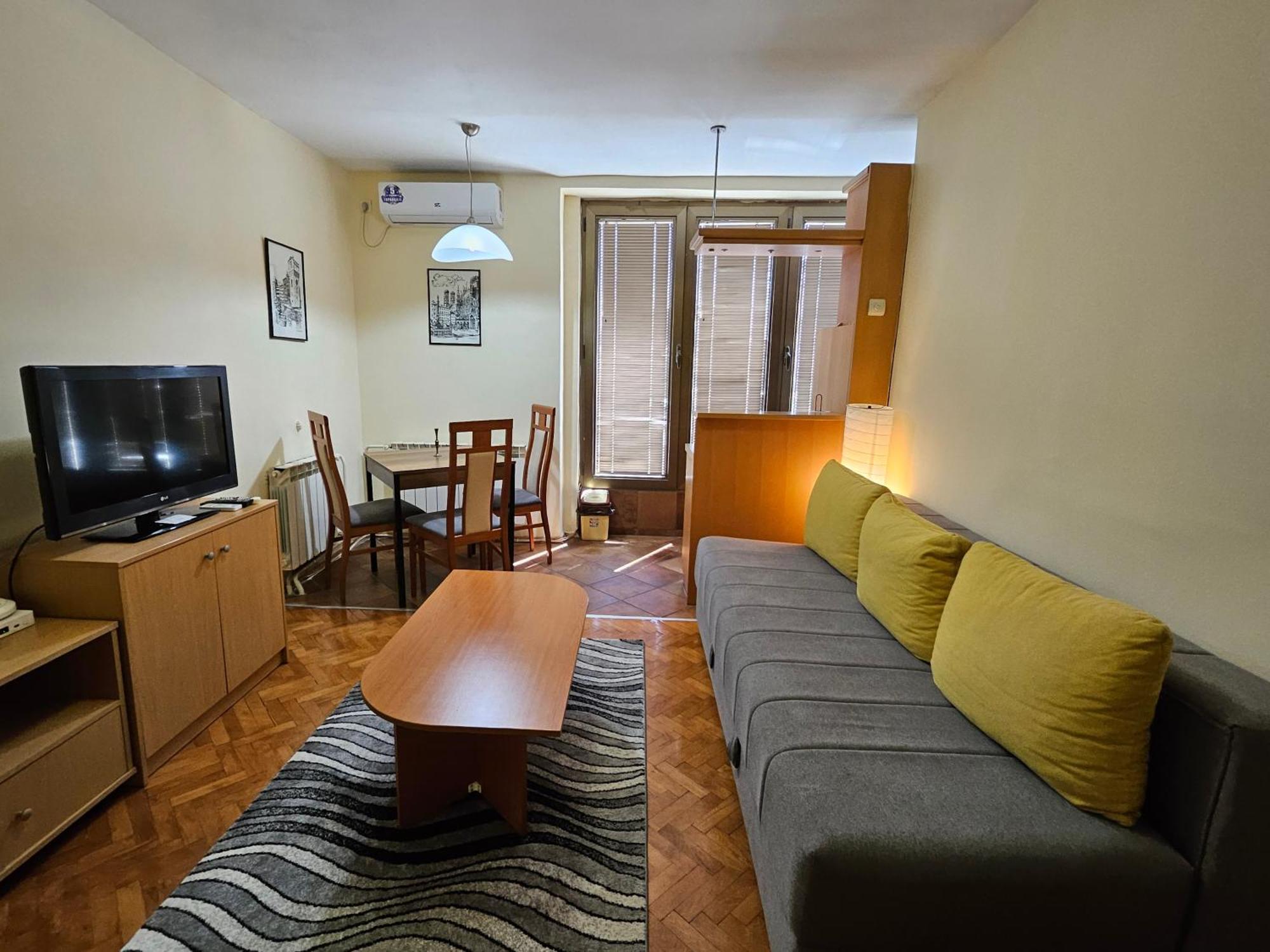 Lovely Square Apartment Purple Velvet Скопье Экстерьер фото
