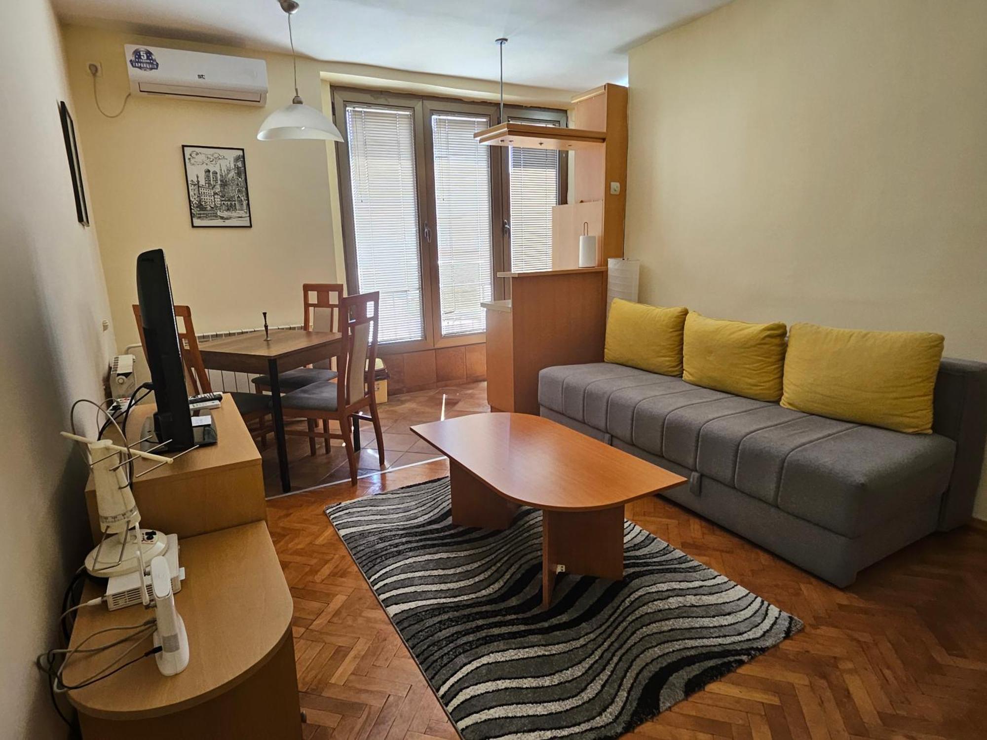 Lovely Square Apartment Purple Velvet Скопье Номер фото